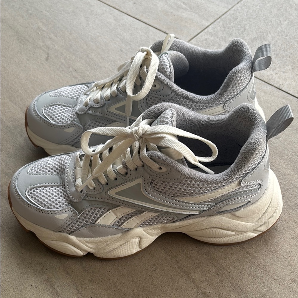 ❤️LIKE NEW!! Reebok Sneakers